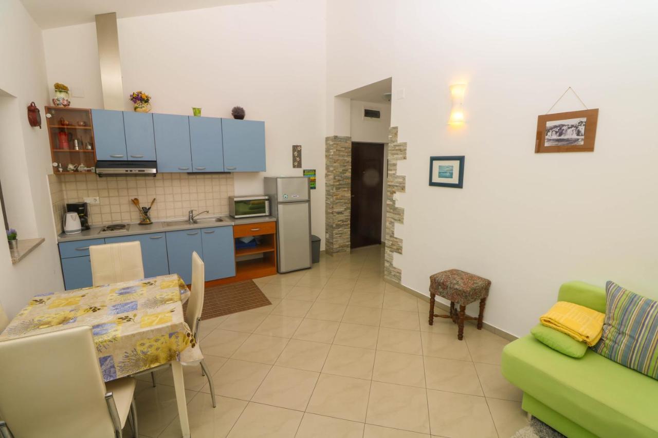 Apartment Blue And With Balcony Baska (Krk)